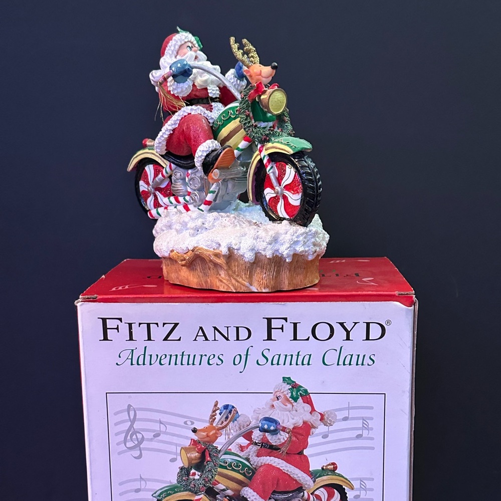 Fitz And Floyd Adventures of Santa Claus Music Box